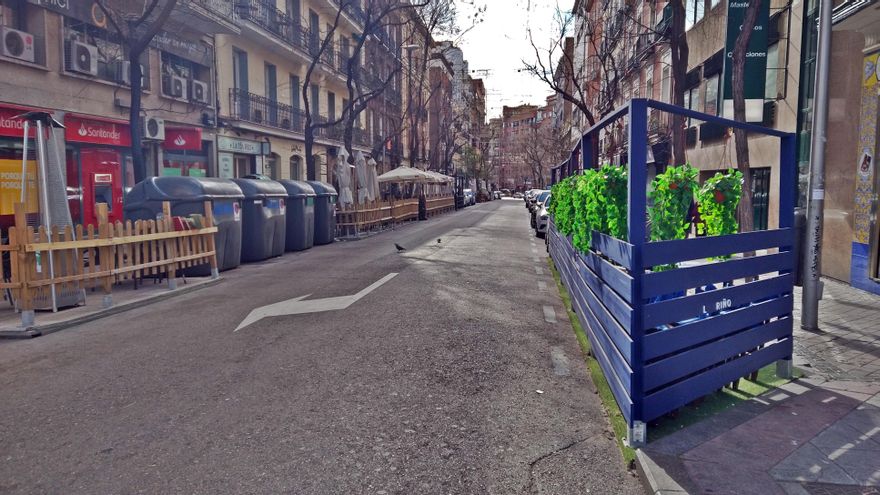 El Ayuntamiento estudia ampliar aceras en Ponzano, la calle con más bares de Madrid, que podrá albergar nuevas terrazas