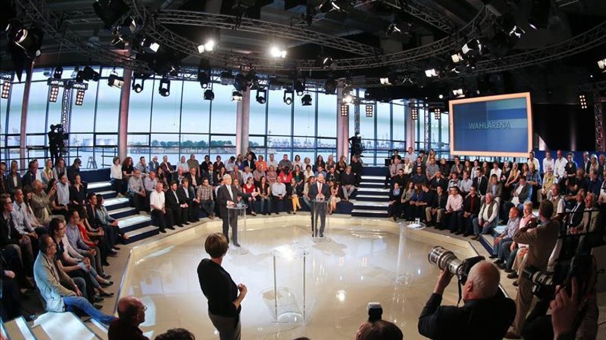 Juncker y Schulz abogan por apoyar a los países que reciben más inmigrantes