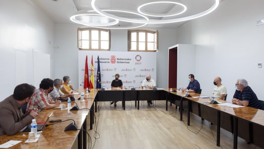 Reunión de María Chivite y José María Aierdi con representantes de la Mesa del Pirineo