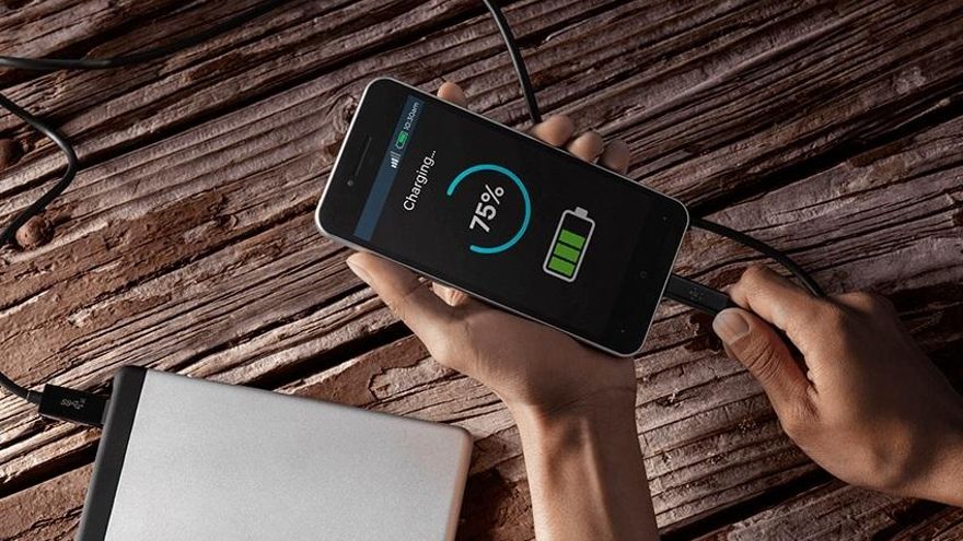 Bruselas presenta una legislación para que haya un cargador universal para móviles y dispositivos electrónicos