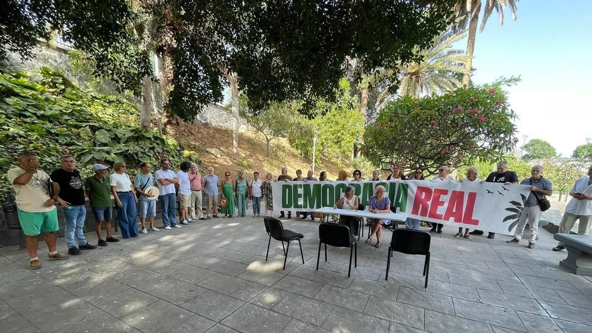 Una movilización ciudadana toma las calles en Canarias por una 'Democracia real'