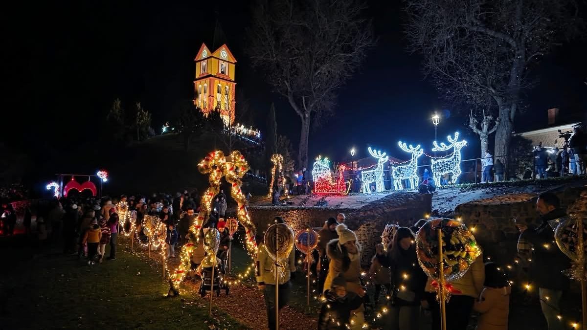 Almanza apaga sus luces de Navidad después de recibir la visita de 85.000 personas