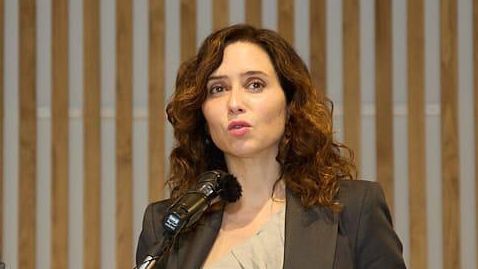 La presidenta de la Comunidad y del PP de Madrid, Isabel Díaz Ayuso, en un encuentro con representantes del sector turístico en Girona.