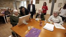 El conselleiro de Política Social, José Manuel Rey, en una visita a una residencia de mayores