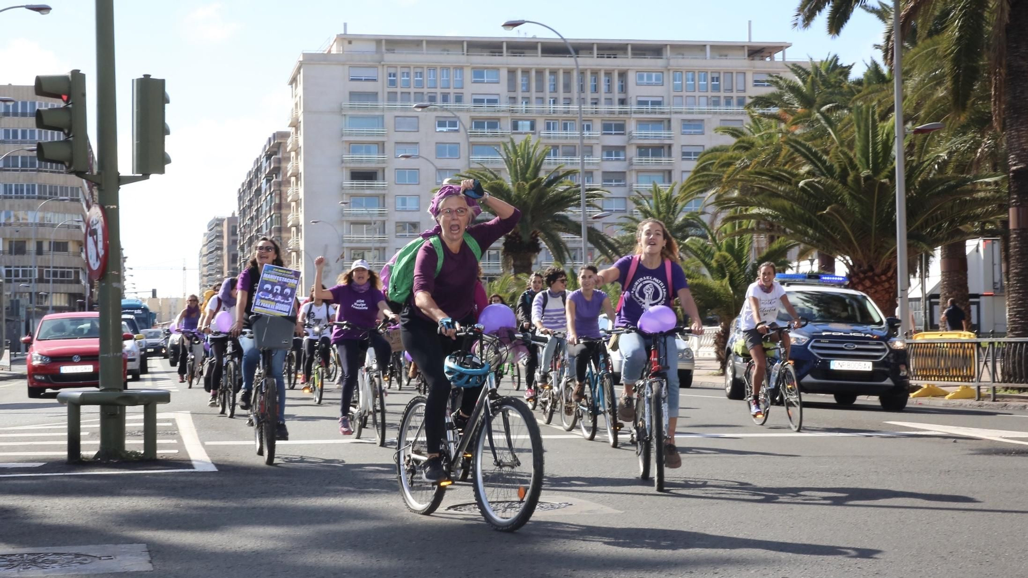 Bicipiquete feminista en Las Palmas de Gran Canaria. (ALEJANDRO RAMOS)
