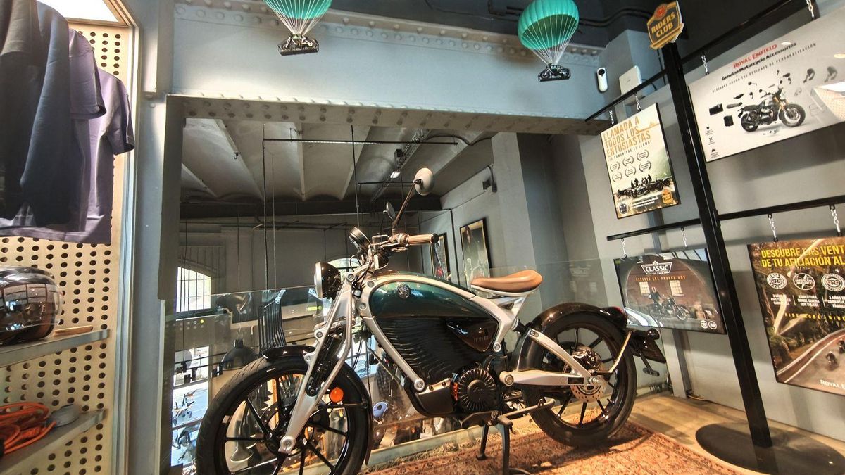 Royal Enfield agita las motos eléctricas con Flying Flea C6, un modelo cargado de historia