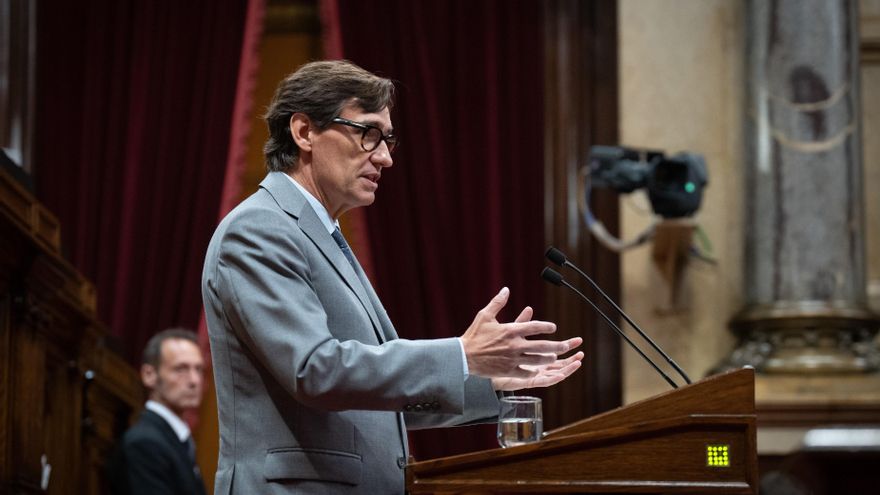 El líder del PSC en el Parlament, Salvador Illa, interviene en el pleno