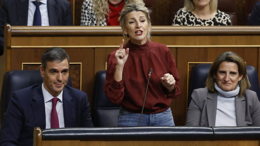 La vicepresidenta segunda y ministra de Trabajo,Yolanda Díaz, interviene durante la sesión de Control al Ejecutivo que celebra el Congreso este miércoles. EFE/Juan Carlos Hidalgo