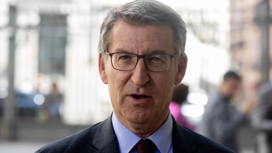 Archivo - El presidente del Partido Popular, Alberto Núñez Feijóo, a su llegada a una sesión plenaria en el Congreso de los Diputados, a 4 de julio de 2024, en Madrid (España).