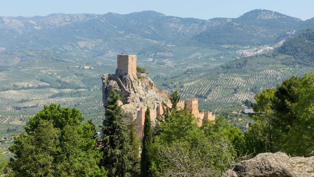 El castillo medieval de Jaén construido a 900 metros de altitud y que conserva un teatro en su interior