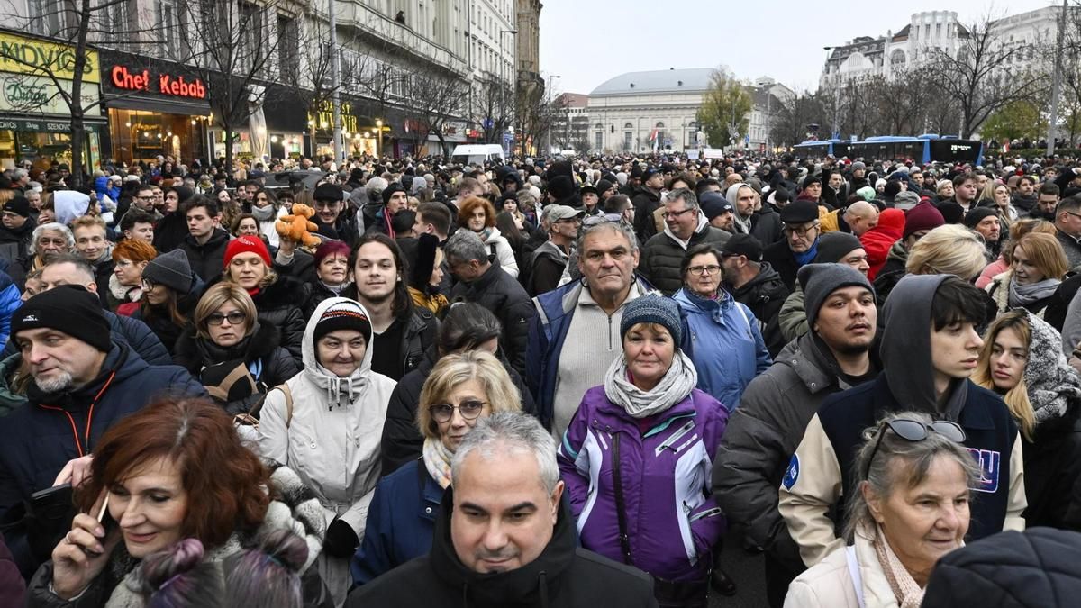 Decenas de miles piden la dimisión de Orbán en Hungría tras un escándalo de abuso de menores