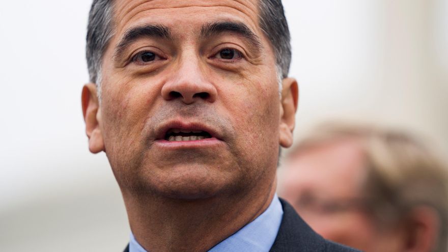 Biden elige a fiscal latino de California para dirigir la Sanidad, según NYT