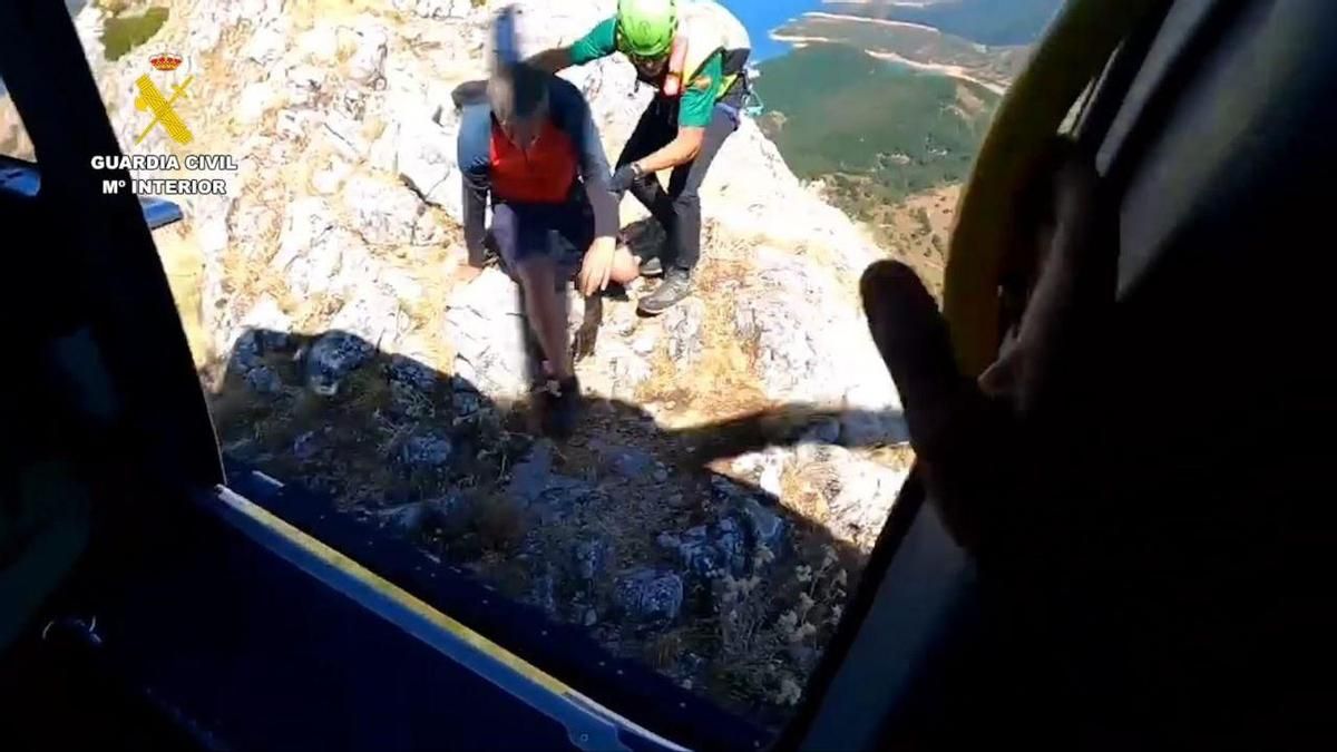 Rescatan en helicóptero a un montañero que había quedado enriscado en el Pico Gilbo