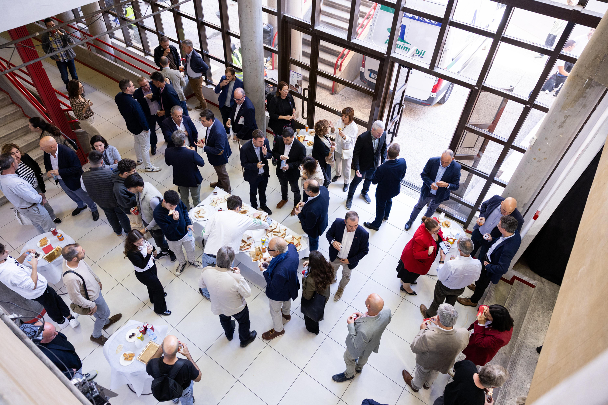 Algunos de los asistentes al II Foro Municipalista Corredor Mediterráneo celebrado en Villena.