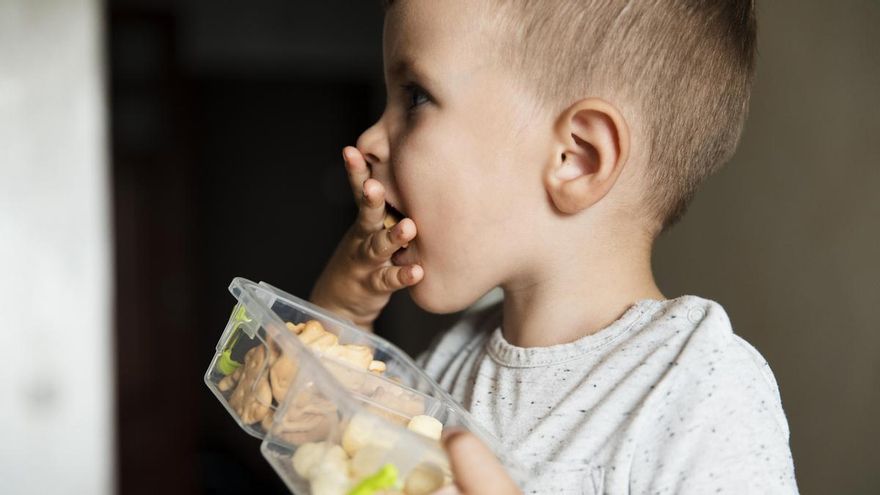 Por qué es mejor no preguntarle a los niños qué quieren comer: la explicación de una experta en nutrición pediátrica