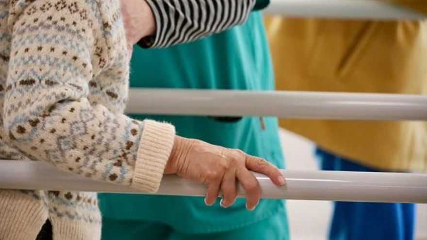 Andalucía tardará 40 años en cumplir los plazos legales de la dependencia por el "colapso" del sistema, según la FOAM