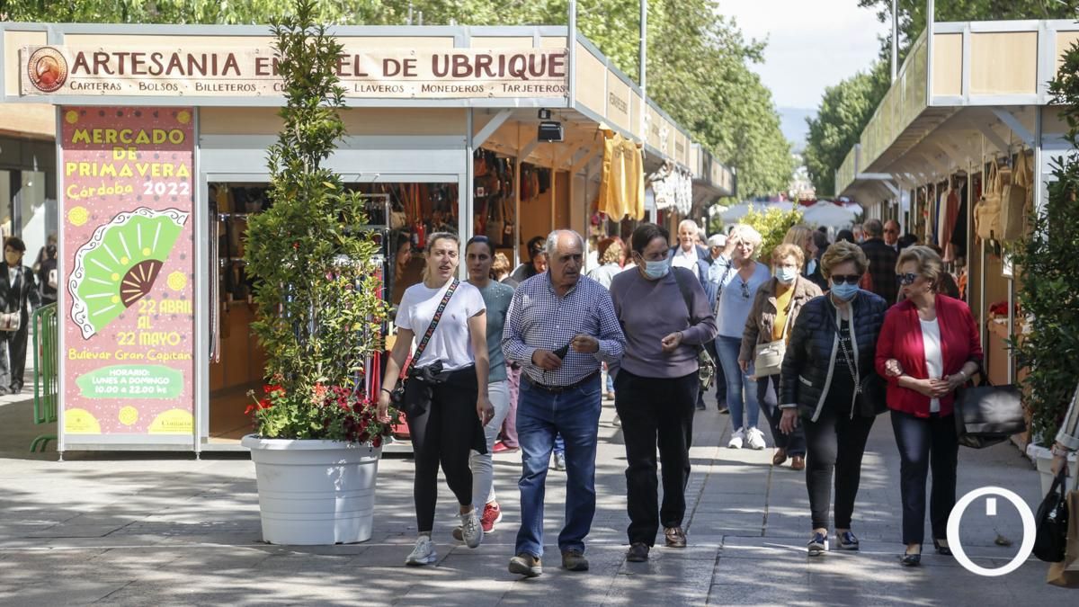 Los comerciantes del Mercado de la Primavera defienden su nueva ubicación