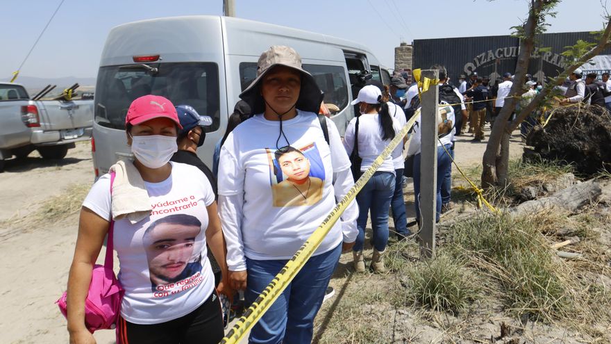 Familiares de desaparecidos consideran "un circo" la visita a rancho en México