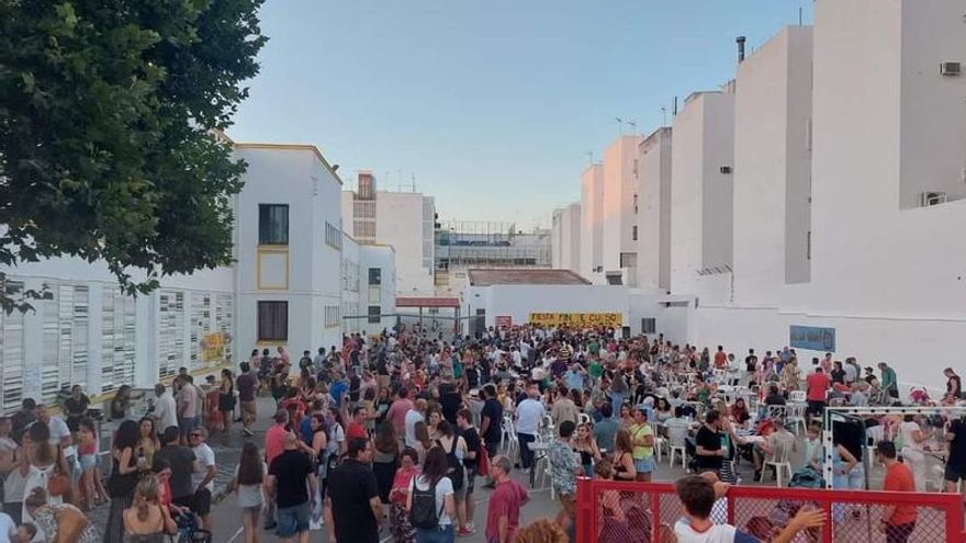 De colegio 'Calvo Sotelo' a 'Presidente Calvo Sotelo': un cambio "tramposo" para esquivar la Ley de Memoria en Sevilla