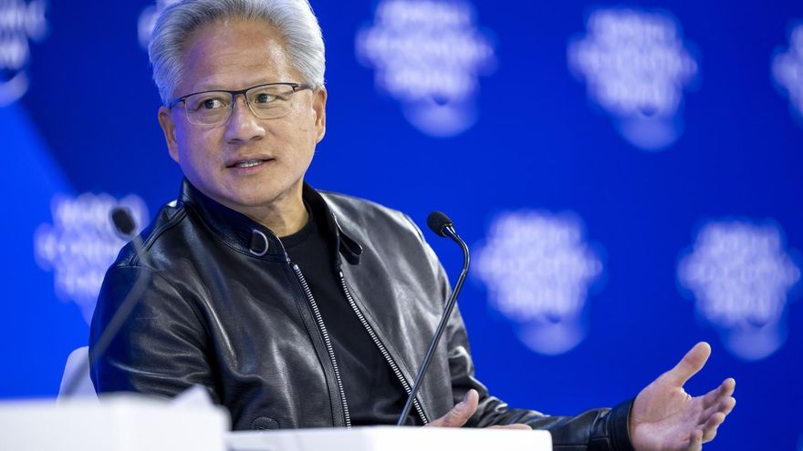 Jensen Huang justifica la falta de retorno económico de la IA pese a la inversión masiva: "Se está construyendo ahora"