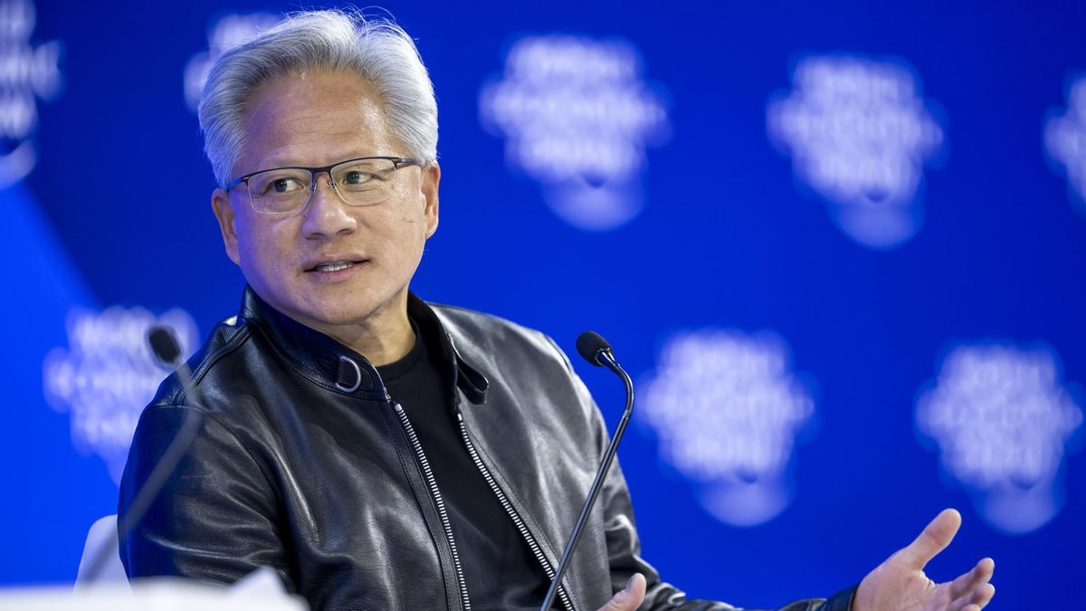 Jensen Huang justifica la falta de retorno económico de la IA pese a la inversión masiva: "Se está construyendo ahora"