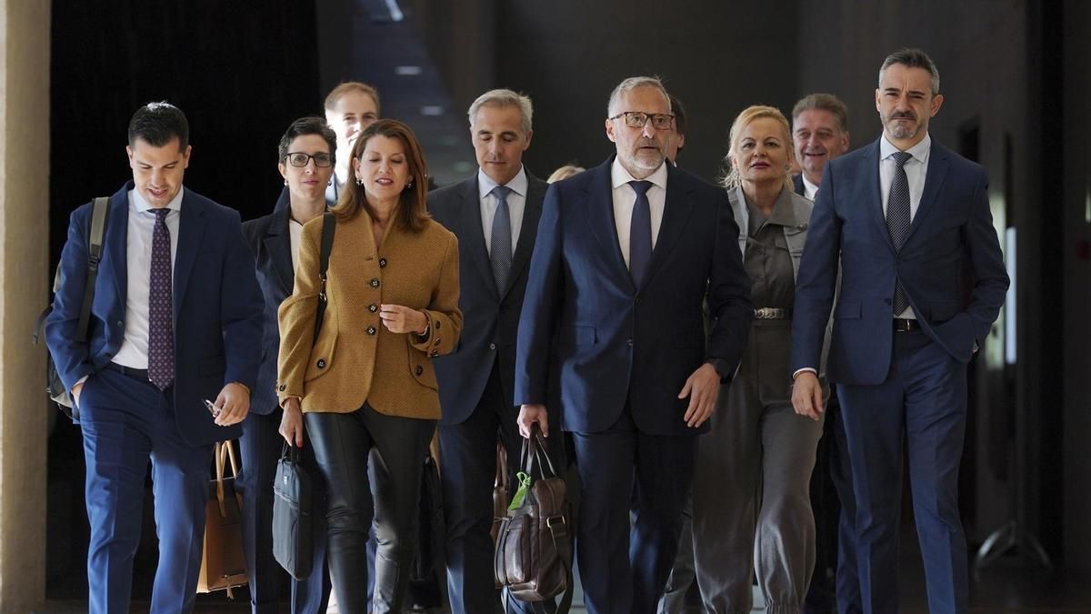 La Dirección General de Desregulación de Castilla y León: un presupuesto de 700.000 euros "con más jefes que remeros"