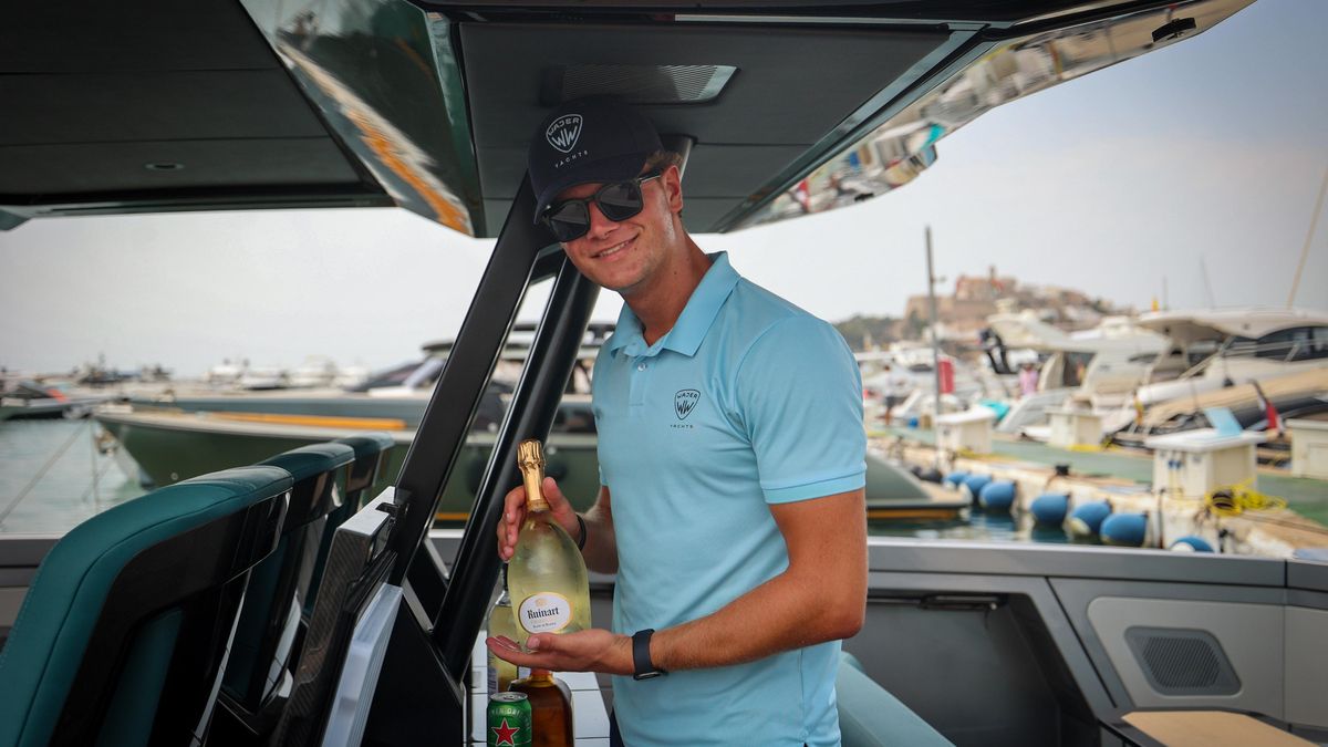 Nino, capitán de yate de una empresa extranjera que trabaja en el cuidado de unas 70 embarcaciones en Eivissa, la mayoría de propietarios holandeses.