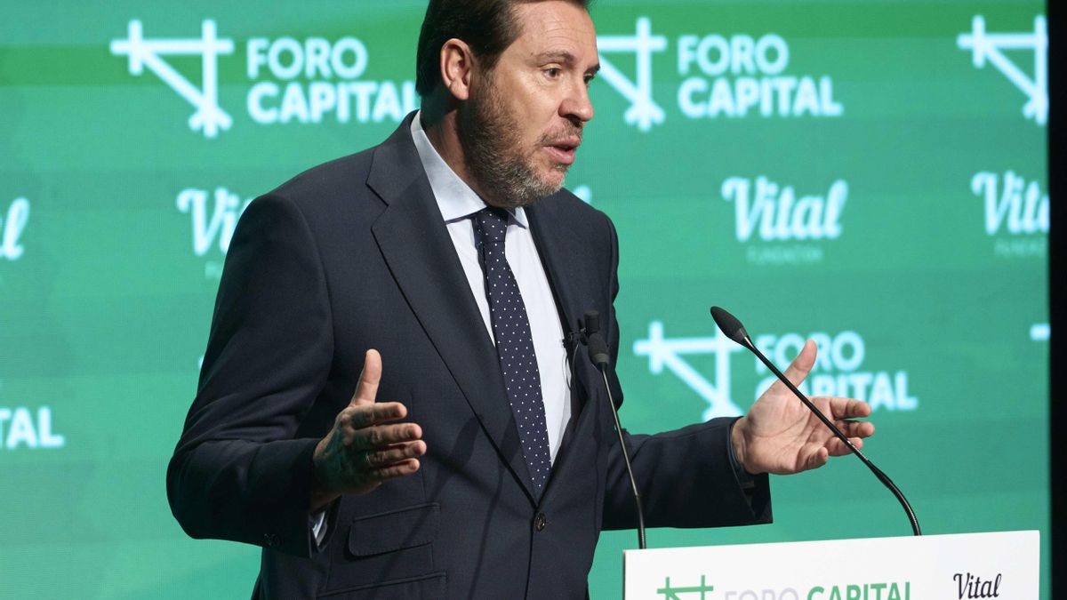 El ministro Puente avisa al PNV desde Vitoria de que el traspaso del puerto de Pasaia "sobrepasa la ley"