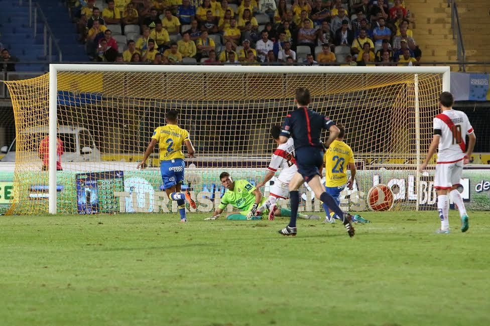 Partido entre la UD Las Palmas y el Rayo Vallecano. (ALEJANDRO RAMOS)
