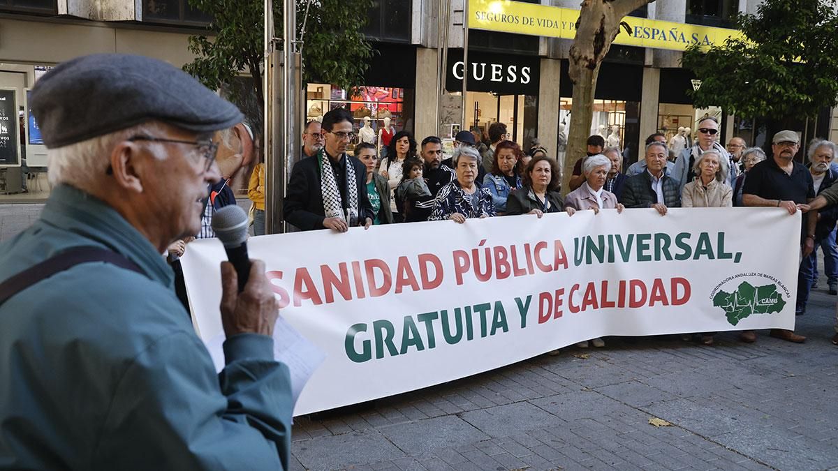 Concentración por los servicios públicos en el Bulevar de Gran Capitán