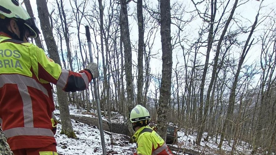 Evacuados los ocupantes de un turismo que se salió de una pista en Bejes