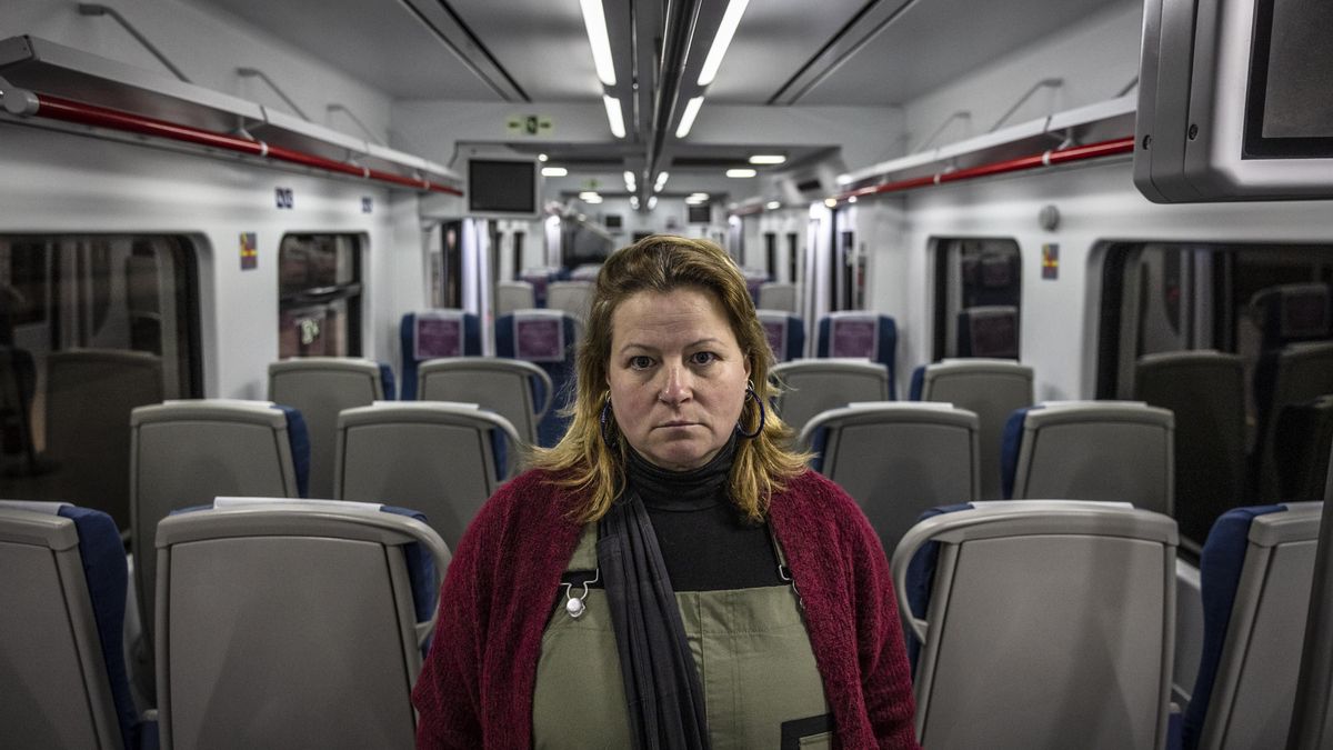 Lorena se sube a un tren de la R15 camino a Reus sin saber cuándo llegará a su casa