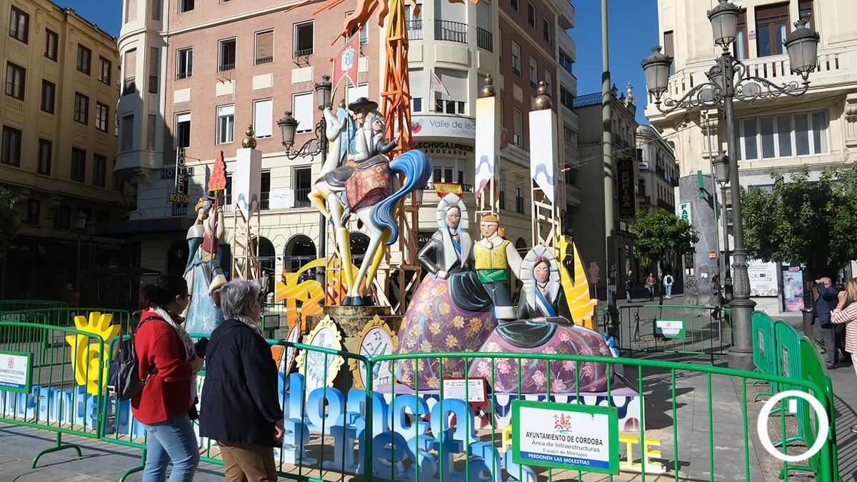 Las dos hogueras de Alicante que arderán este sábado ya están en Las Tendillas
