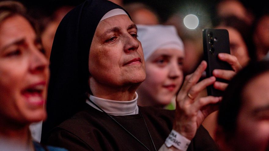 Millones de personas ya hablan con un 'Jesús de IA' y los expertos advierten del riesgo de convertir la fe en un negocio digital