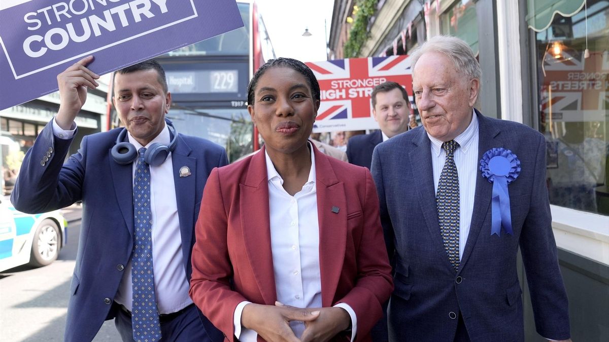 La líder del Partido Conservador, Kemi Badenoch, de campaña en Bexley, en Londres, este 2 de mayo.