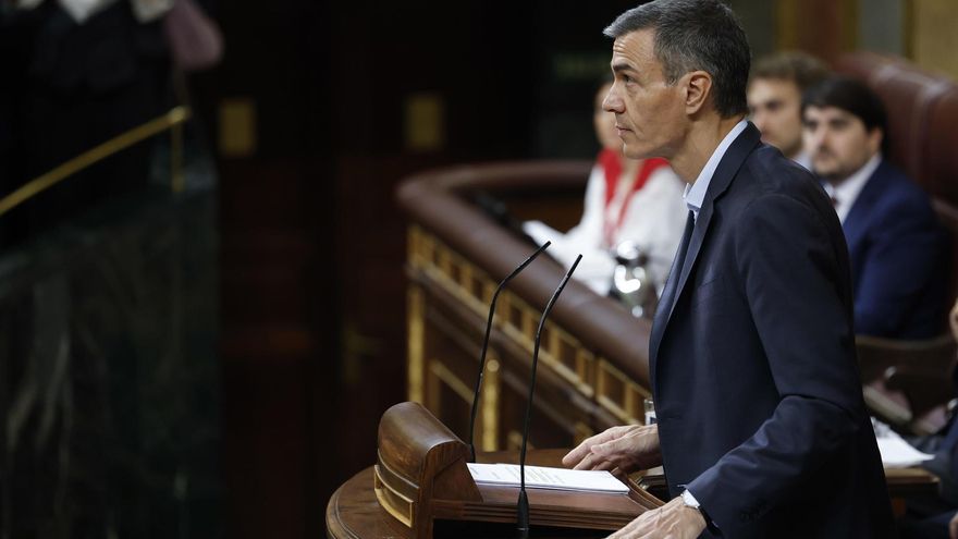 El presidente del Gobierno, Pedro Sánchez, comparece en el Congreso para abordar los casos de corrupción que afectan al PSOE y al Ejecutivo y para informar del último Consejo Europeo, ante la presión de la oposición para que dimita o convoque elecciones y las exigencias de explicaciones de sus socios. EFE/Chema Moya