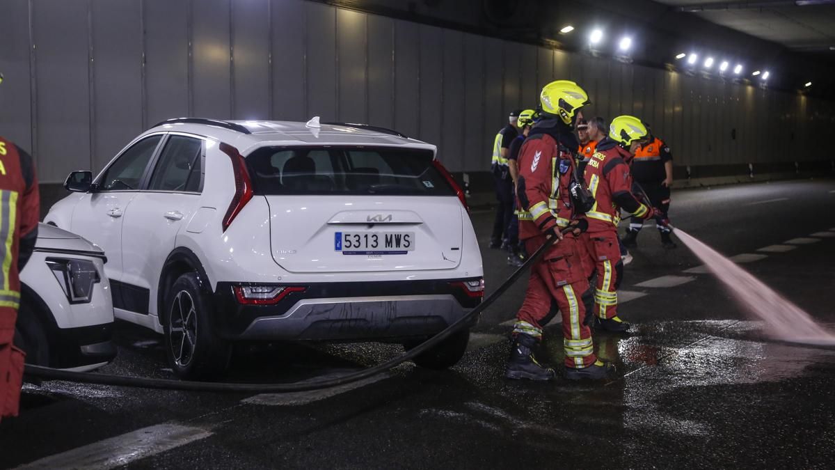 Bomberos en el simulacro de accidente en el túnel de los omeyas