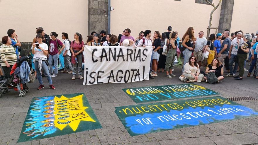 Cadena humana y una huelga de hambre, la antesala de las movilizaciones del 20A en Canarias