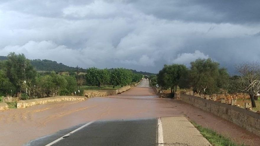 Torrentes desbordados y fuertes lluvias en Mallorca tras el paso de la DANA