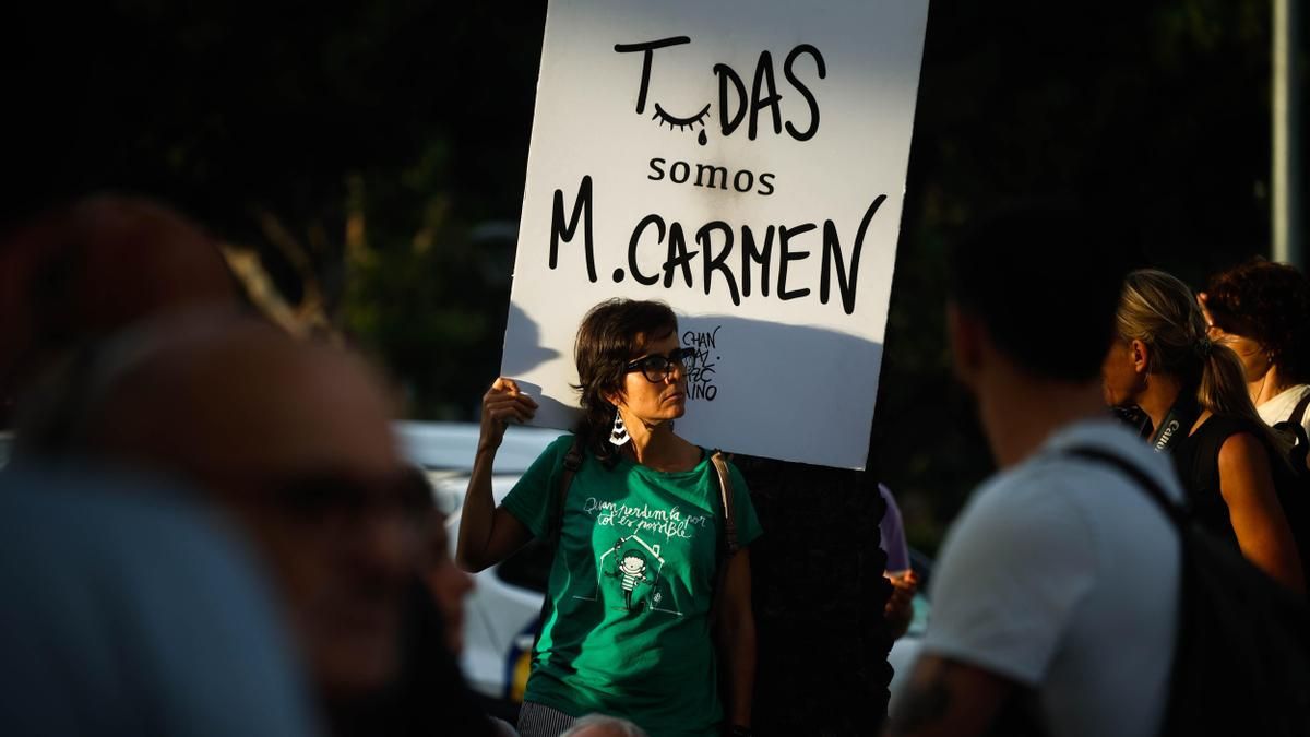 Manifestación en favor de la vivienda ante el Palau de Congresos de Catalunya.