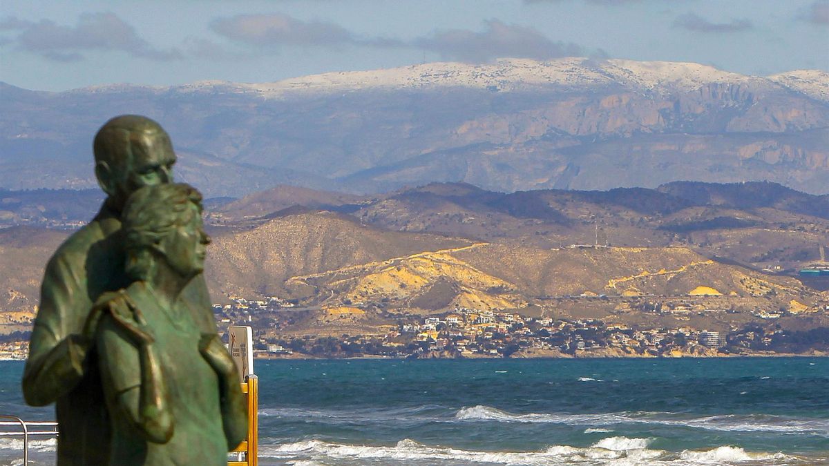 La Sierra que es el ‘techo’ de Alicante y es un lugar en el que se unen la historia, el ciclismo y los deportes de montaña