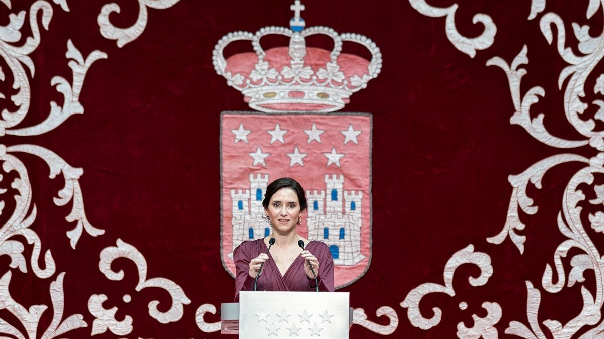 Ayuso alaba a los "grandes profesionales" del Hospital de Torrejón, pero promete que "cualquier mala práctica será erradicada con contundencia"