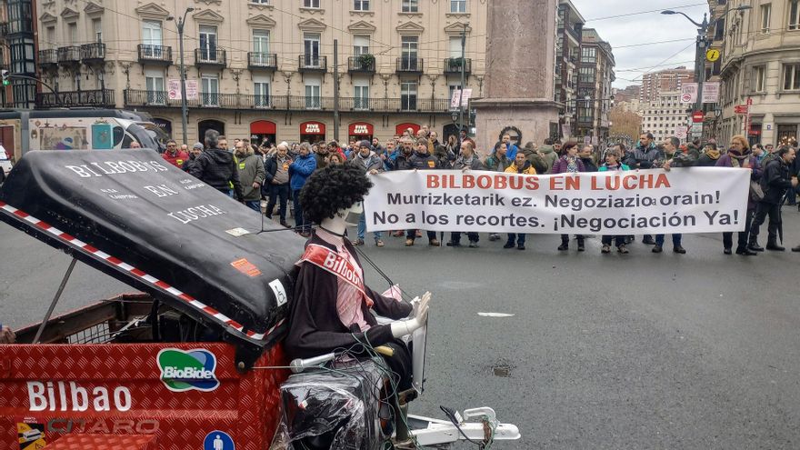 La plantilla de Bilbobus endurece las movilizaciones con más paros totales ante el silencio de empresa y Ayuntamiento