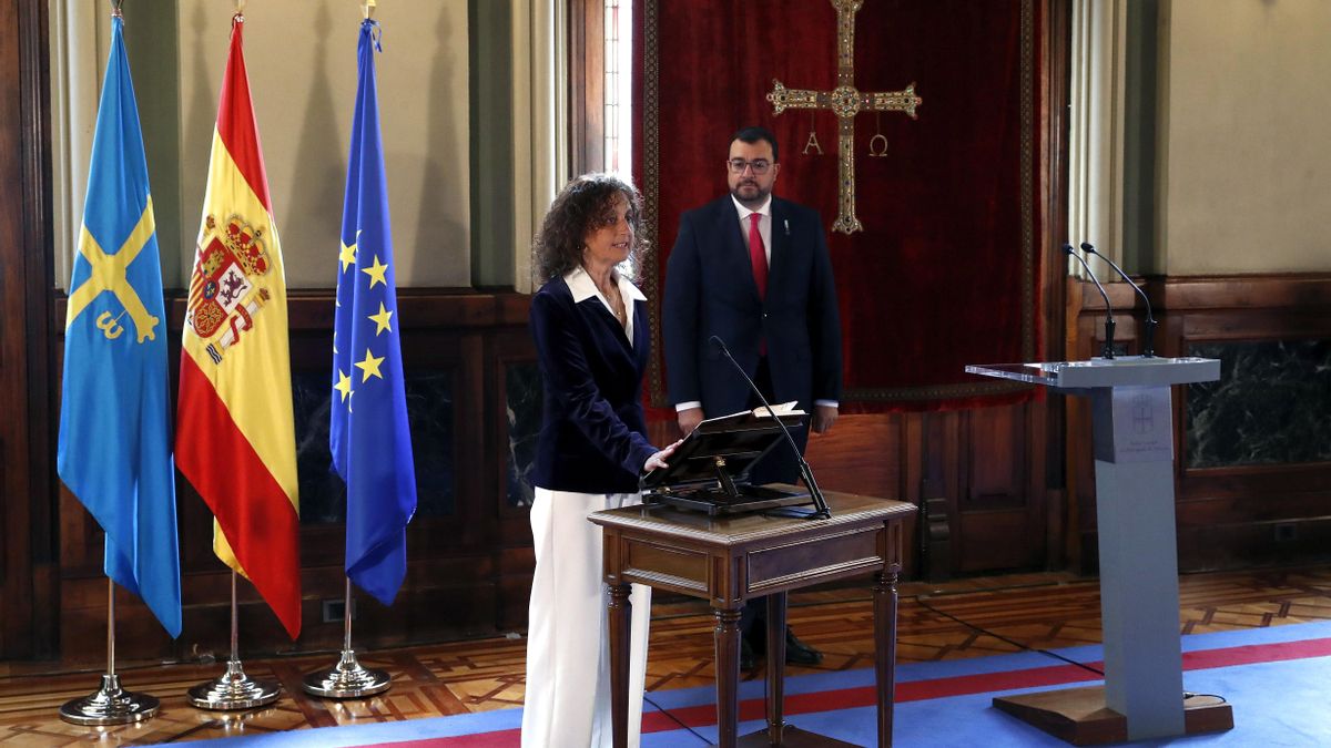 Eva Ledo durante el acto de toma de posesión de su nuevo cargo como consejera de Educación de Asturias. 