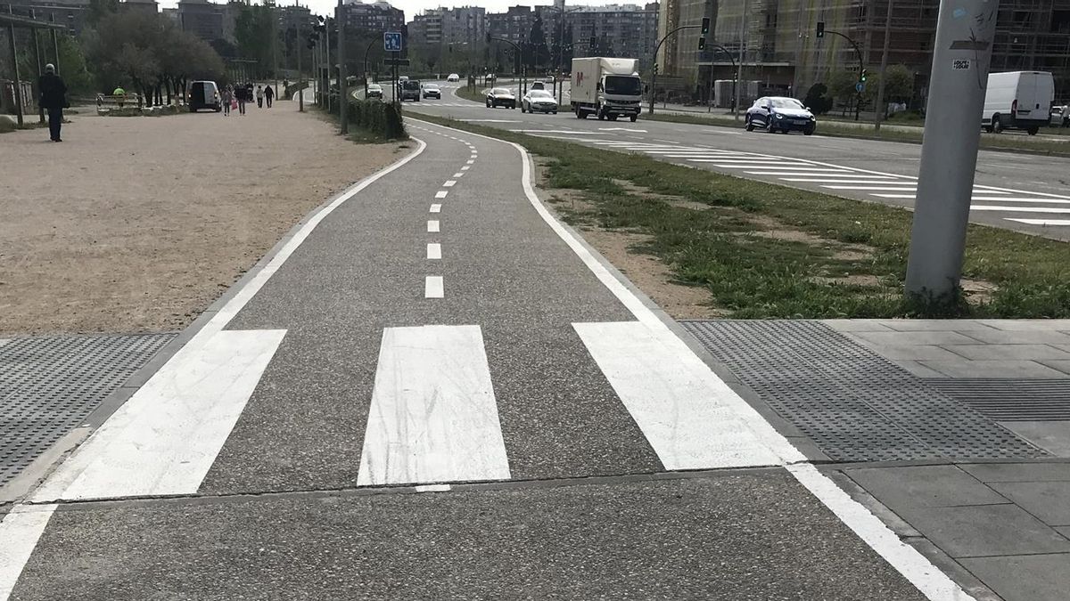 La capital aragonesa pondrá en marcha un plan de choque para reparar los carriles bici