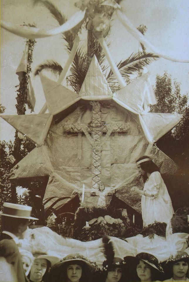 Una 'aparecida de la  cruz',  en El Paso.