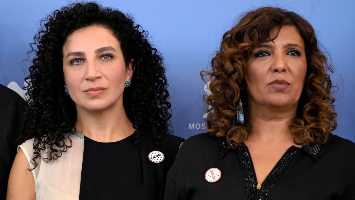 La actriz Clara Khoury (i) y la directora Kaouther Ben Hania (d) de 'La voz de Hind'