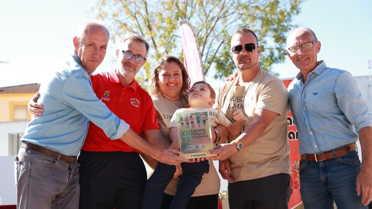 Tomares corre por Darío y la investigación de las enfermedades mitocondriales en la XII Carrera Popular Solidaria