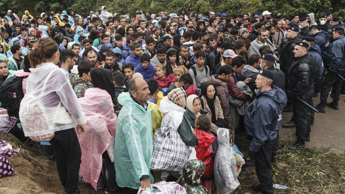 FOTOS | El frío, la lluvia y la falta de asistencia amenazan a miles de refugiados en los Balcanes