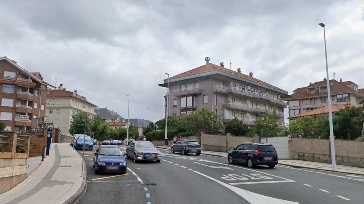 Desalojadas seis familias de un edificio en Noja tras desprenderse parte del techo de una cocina